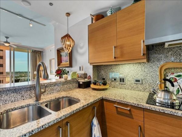 Chic Vacation Condo in Sarasota with Pool and Hot Tub