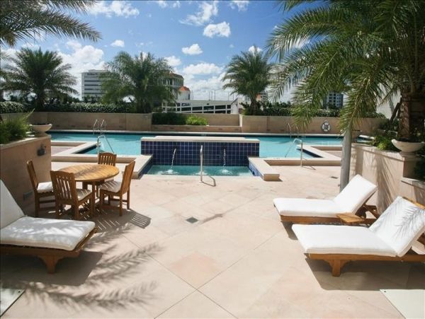 Chic Vacation Condo in Sarasota with Pool and Hot Tub