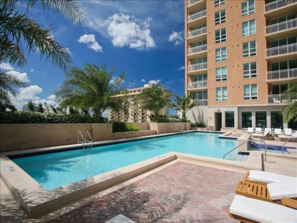 Chic Vacation Condo in Sarasota with Pool and Hot Tub