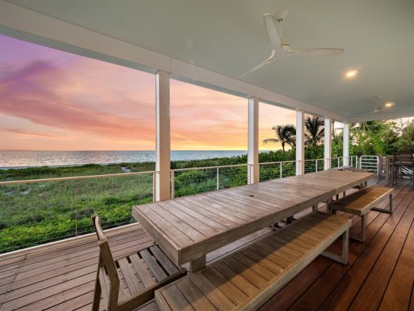 Beachfront Vacation Rental in Captiva 7 Bedrooms Sleeps 16