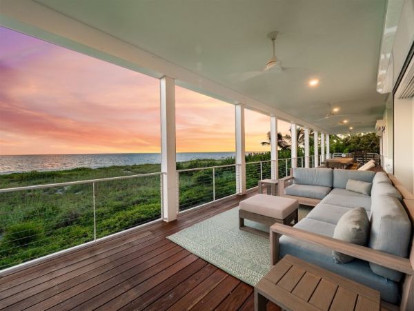 Beachfront Vacation Rental in Captiva 7 Bedrooms Sleeps 16