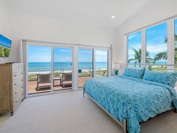 Beachfront Vacation Rental in Captiva 7 Bedrooms Sleeps 16