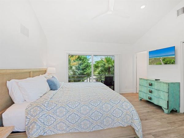 Beachfront Vacation Rental in Captiva 7 Bedrooms Sleeps 16