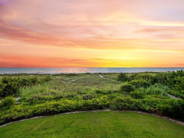 Beachfront Vacation Rental in Captiva 7 Bedrooms Sleeps 16