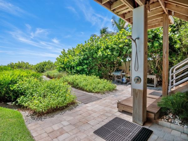 Beachfront Vacation Rental in Captiva 7 Bedrooms Sleeps 16