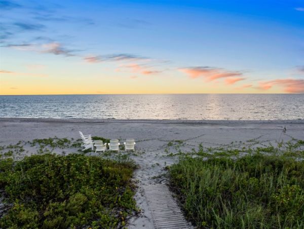 Beachfront Vacation Rental in Captiva 7 Bedrooms Sleeps 16