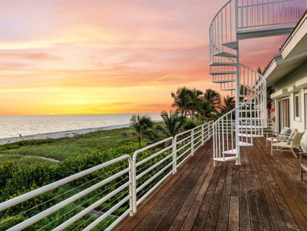 Beachfront Vacation Rental in Captiva 7 Bedrooms Sleeps 16