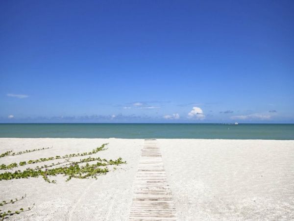 Beachfront Vacation Rental in Captiva 7 Bedrooms Sleeps 16