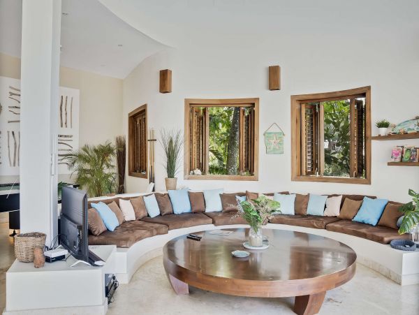 Gorgeous 11 Bedroom Vacation Rental with Great Amenities