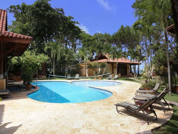 Luxurious 8 Bedroom Home Pool & Spa Sleeps 16