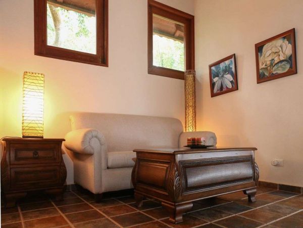Luxurious 8 Bedroom Home Pool & Spa Sleeps 16
