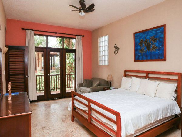 Luxurious 8 Bedroom Home Pool & Spa Sleeps 16
