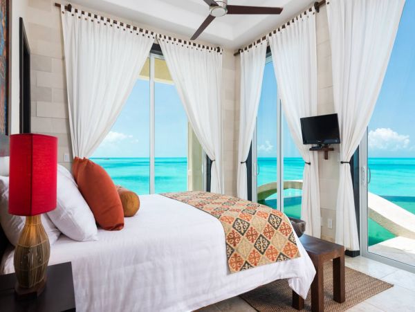 Turk and Caicos Oceanfront Luxury Vila