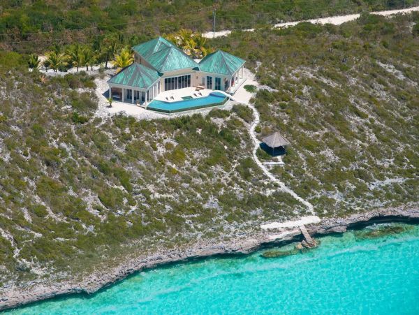 Turk and Caicos Oceanfront Luxury Vila