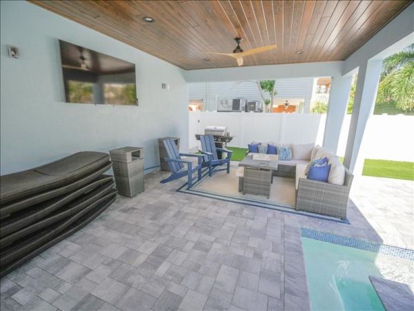 6 Bedroom Bradenton Beach Private Pool Home