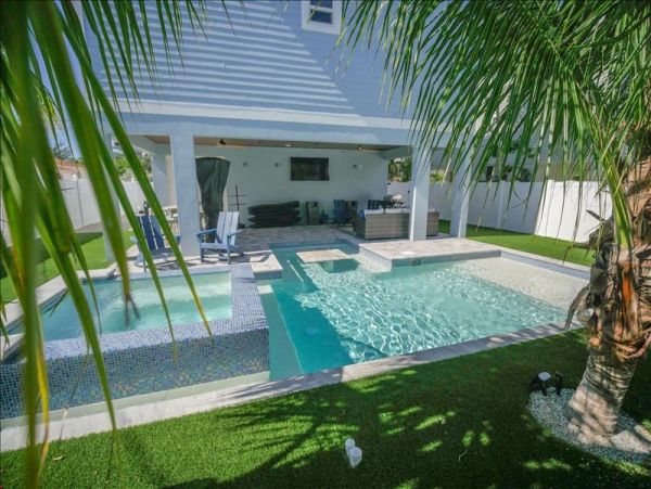 6 Bedroom Bradenton Beach Private Pool Home