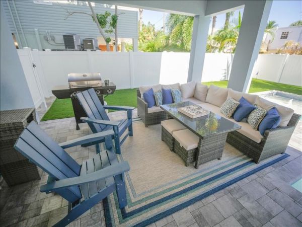 6 Bedroom Bradenton Beach Private Pool Home