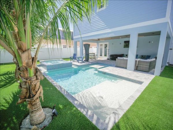 6 Bedroom Bradenton Beach Private Pool Home