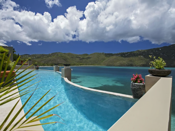 Gorgeous 9 Bedroom Vacation Home with Amazing Amenities