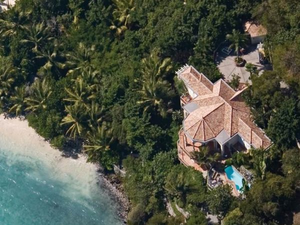 Beachfront Vacation Villa in Peter Bay with Amazing Views