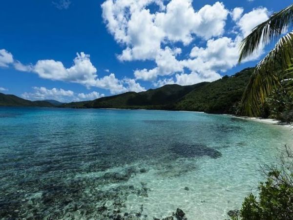 Beachfront Vacation Villa in Peter Bay with Amazing Views