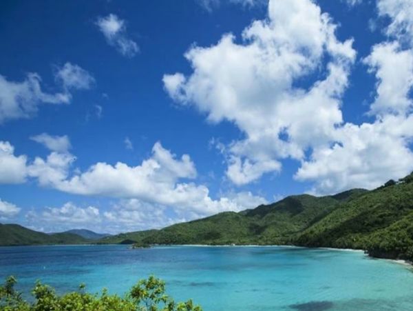 Beachfront Vacation Villa in Peter Bay with Amazing Views