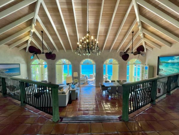 Beachfront Vacation Villa in Peter Bay with Amazing Views