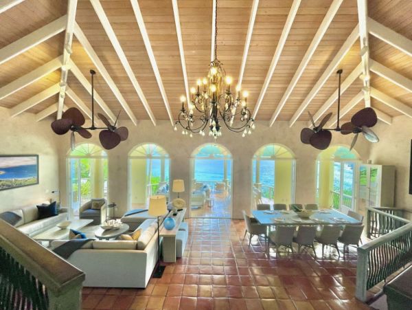 Beachfront Vacation Villa in Peter Bay with Amazing Views