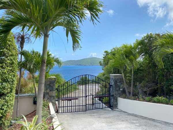 St. Thomas Home 1003802