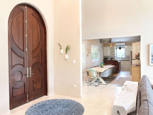 St. Thomas Home 1003802