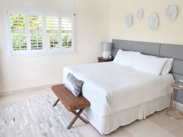 St. Thomas Home 1003802