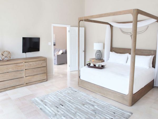 St. Thomas Home 1003802