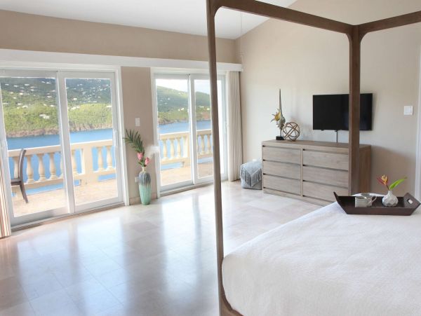 St. Thomas Home 1003802