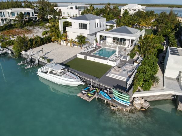 Magnificent Waterfront Luxury Vacation Rental in Providenciales