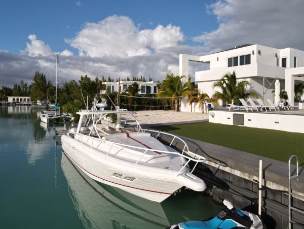 Magnificent Waterfront Luxury Vacation Rental in Providenciales