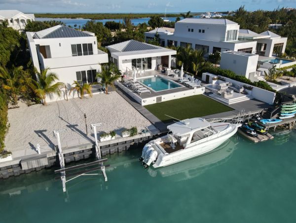Magnificent Waterfront Luxury Vacation Rental in Providenciales