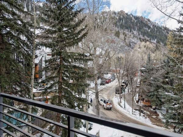 Three Bedroom Luxury Vacation Condo in Aspen