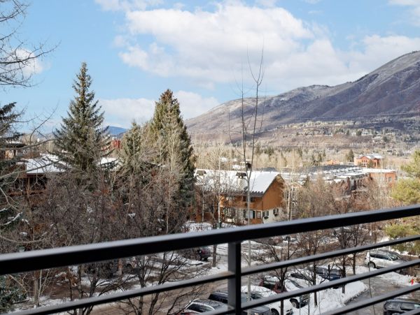Three Bedroom Luxury Vacation Condo in Aspen