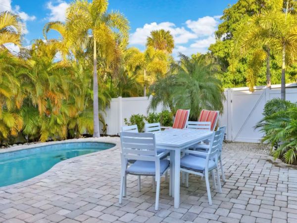 Charming Vacation Duplex in Holmes Beach Walk To Beach
