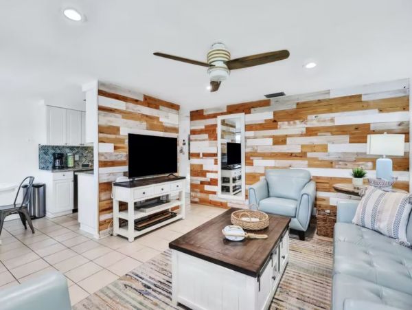 Charming Vacation Duplex in Holmes Beach Walk To Beach