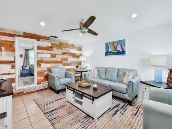 Charming Vacation Duplex in Holmes Beach Walk To Beach