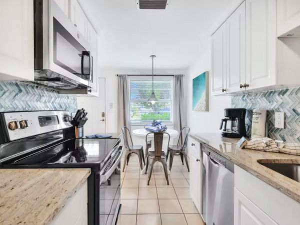 Charming Vacation Duplex in Holmes Beach Walk To Beach