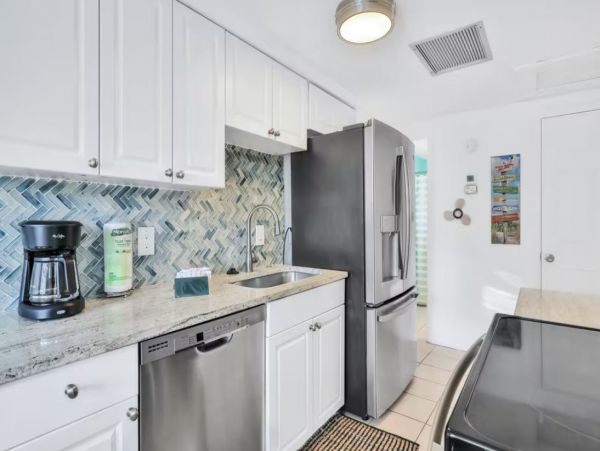 Charming Vacation Duplex in Holmes Beach Walk To Beach