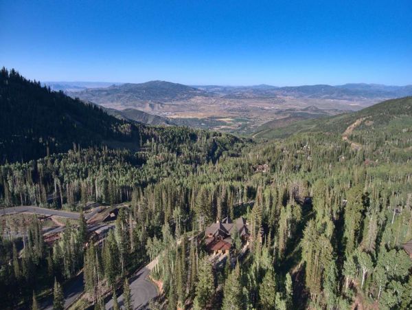 Chic Five Bedroom Vacation Home in Park City Ski In Ski Out