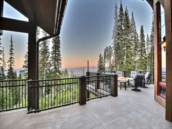 Chic Five Bedroom Vacation Home in Park City Ski In Ski Out