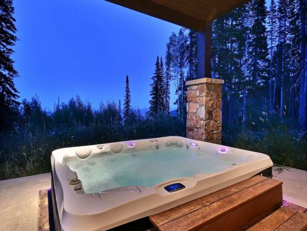 Chic Five Bedroom Vacation Home in Park City Ski In Ski Out