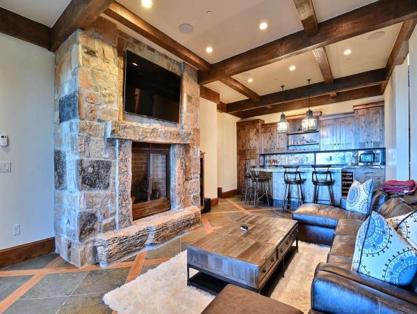 Chic Five Bedroom Vacation Home in Park City Ski In Ski Out