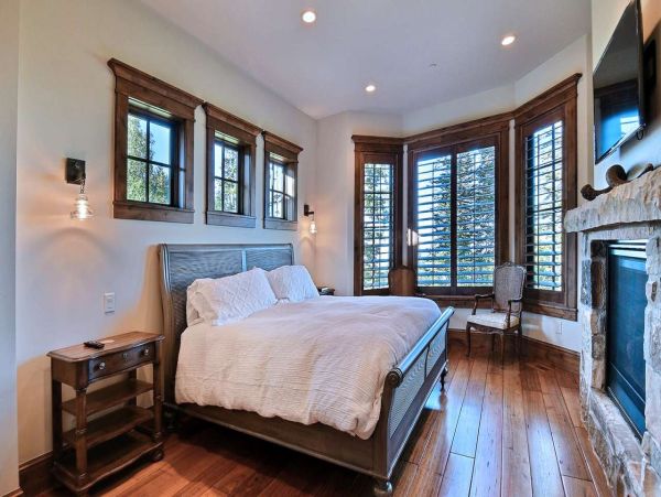 Chic Five Bedroom Vacation Home in Park City Ski In Ski Out