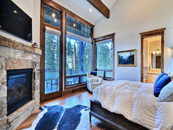 Chic Five Bedroom Vacation Home in Park City Ski In Ski Out