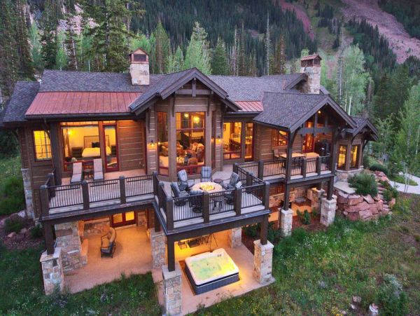Chic Five Bedroom Vacation Home in Park City Ski In Ski Out